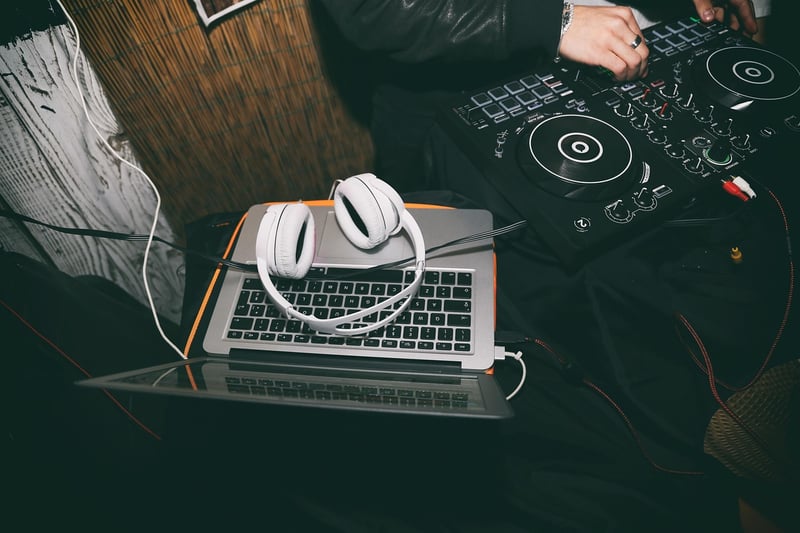 Galaxy-themed DJ